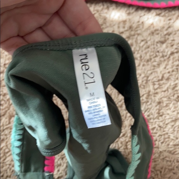 Bikini! - Picture 3 of 4